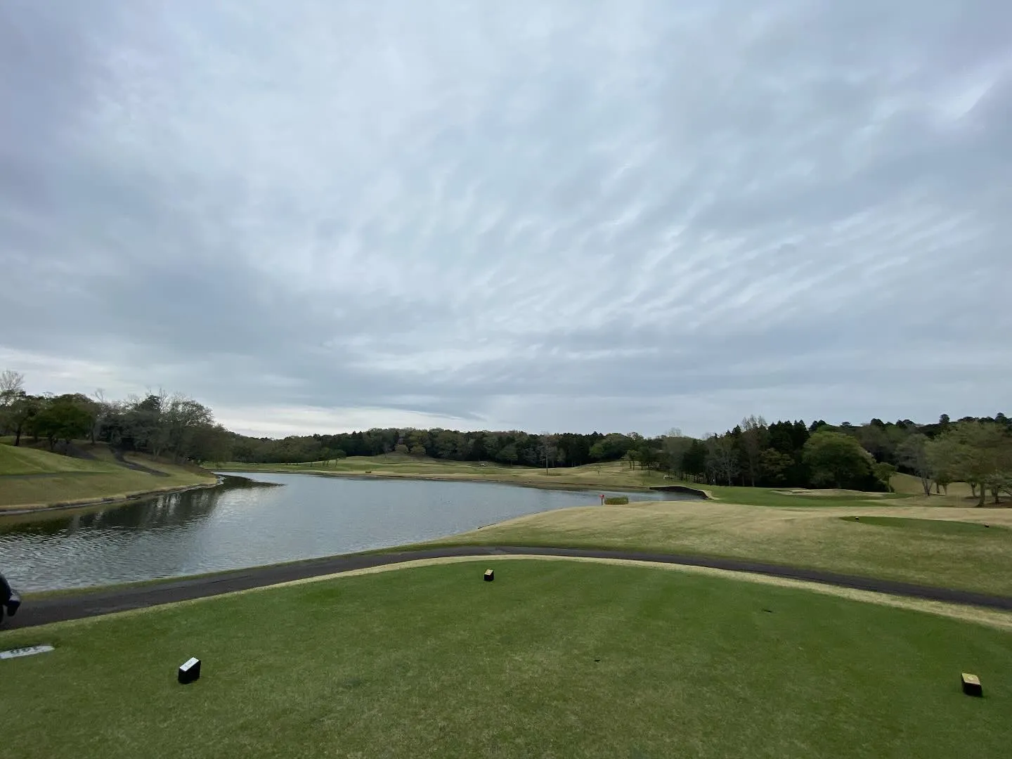 前日雨の中、ゴルフラウンドに行ってきました！🌧️✨ 雨の影響...